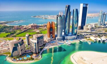Exploring Abu Dhabi: Grand Mosque, Royal Palace & Etihad Towers